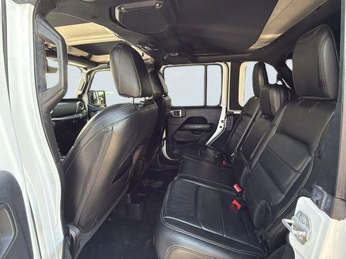 Used 2019 Jeep Wrangler Unlimited Sahara AWD/4WD image 14