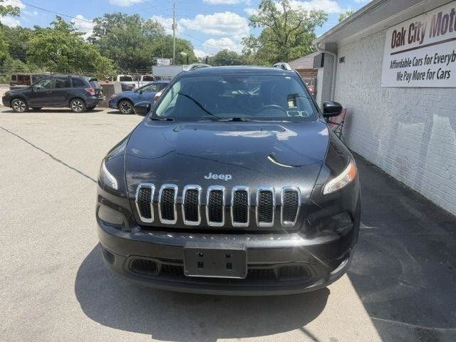 Used 2016 Jeep Cherokee Latitude w/ Cold Weather Group AWD/4WD image 3
