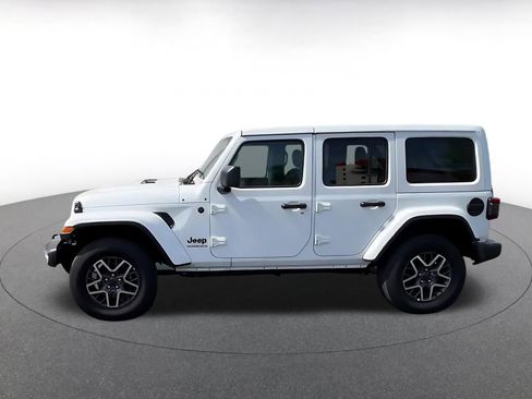 Used 2025 Jeep Wrangler Unlimited Sahara AWD/4WD image 9