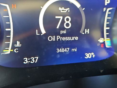 Used 2025 Chrysler Pacifica Limited image 6