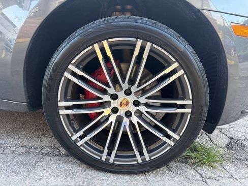 Used 2018 Porsche Macan Turbo AWD/4WD image 31