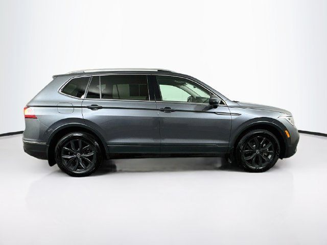 Certified 2024 Volkswagen Tiguan SE AWD/4WD image 9