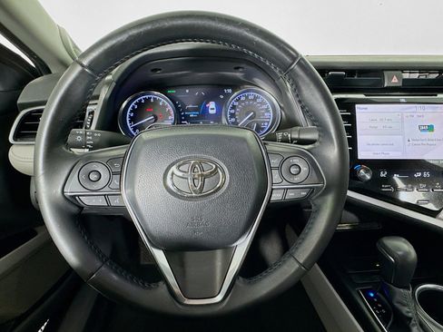 Used 2019 Toyota Camry XLE image 11