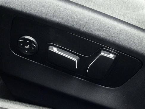 Used 2025 BMW M5 w/ Carbon Package image 18