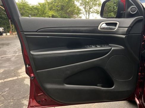 Used 2019 Jeep Grand Cherokee Altitude RWD image 10