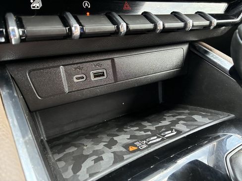 Used 2023 GMC Canyon Denali AWD/4WD image 17