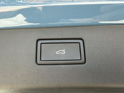 Used 2025 Volkswagen Tiguan SE AWD/4WD image 35