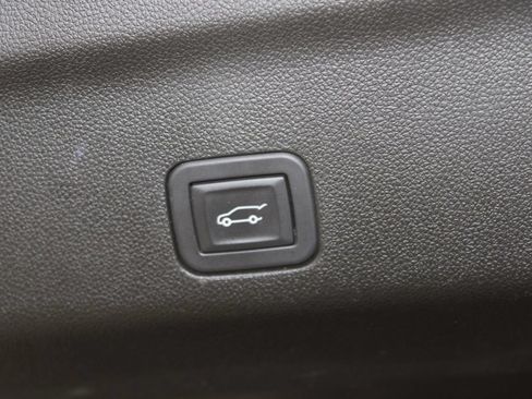 Used 2024 Chevrolet Tahoe LT RWD image 16