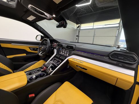 Used 2019 Lamborghini Urus AWD/4WD image 23