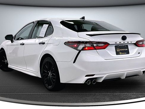 Used 2022 Toyota Camry SE w/ Convenience Package FWD image 4