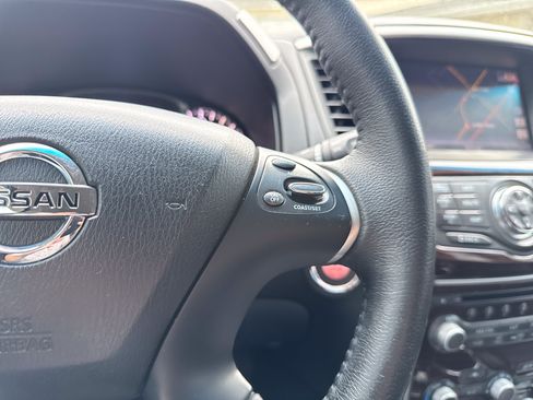 Used 2014 Nissan Pathfinder Platinum FWD image 24