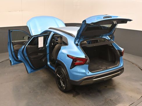 Used 2025 Chevrolet Trax ACTIV FWD image 43