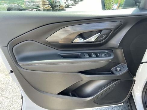 Used 2023 GMC Terrain SLE w/ Driver Convenience Package FWD image 16