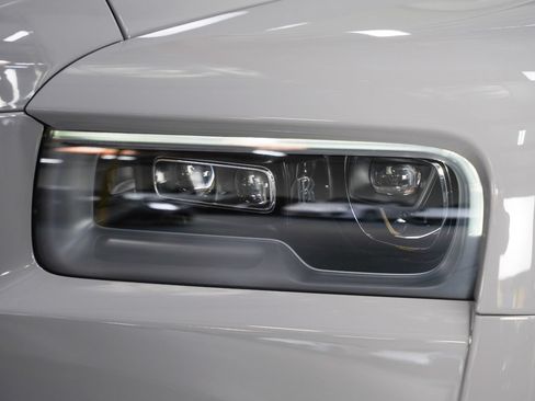 Used 2022 Rolls-Royce Cullinan Black Badge AWD/4WD image 16