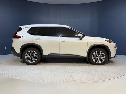 Used 2021 Nissan Rogue SV w/ Premium Package AWD/4WD image 8