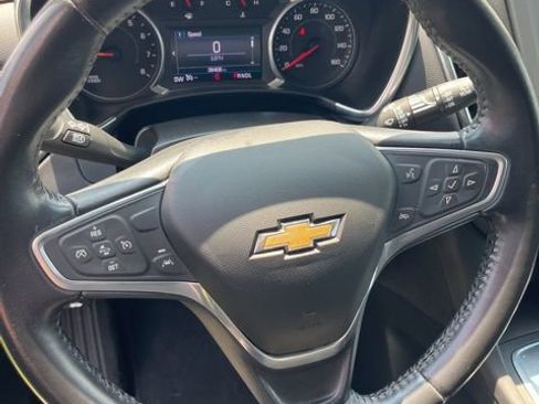 Used 2022 Chevrolet Equinox LT w/ Driver Convenience Package image 16