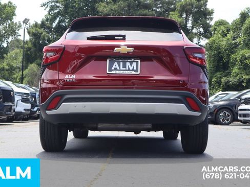 Used 2025 Chevrolet Trax LT w/ LT Convenience Package FWD image 7