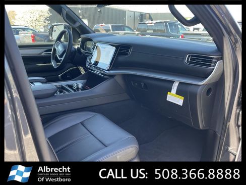 New 2026 Jeep Grand Wagoneer Limited w/ Premium Group II AWD/4WD image 16