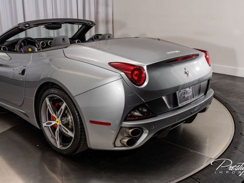 Used 2014 Ferrari California image 19