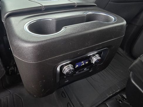 Used 2021 GMC Yukon XL Denali image 29