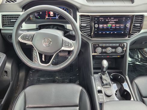 Used 2021 Volkswagen Atlas SEL image 2