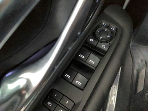 Used 2022 GMC Yukon XL SLT w/ SLT Premium Package image 27