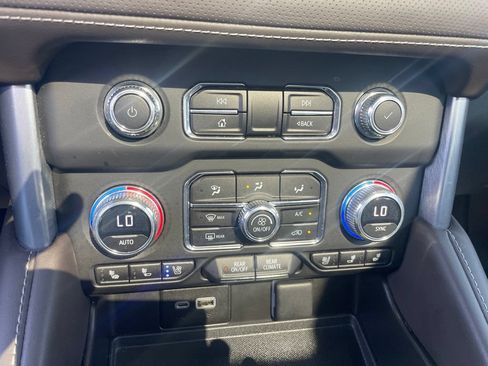 Used 2023 GMC Yukon SLT AWD/4WD image 11