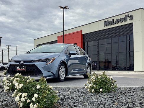 Used 2022 Toyota Corolla LE image 1