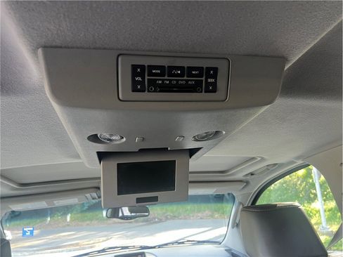 Used 2005 Nissan Titan LE w/ (U01) Nissan Navigation Pkg image 15