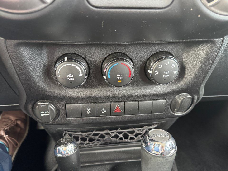 Used 2013 Jeep Wrangler Unlimited Sport w/ Connectivity Group AWD/4WD image 22