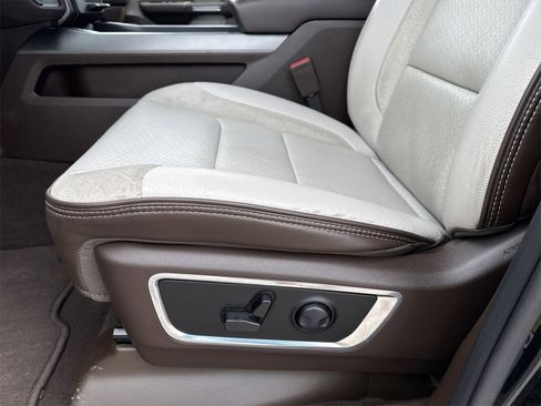 Used 2025 RAM 1500 Laramie image 18