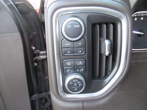 Used 2020 GMC Sierra 1500 SLT w/ SLT Premium Plus Package image 17