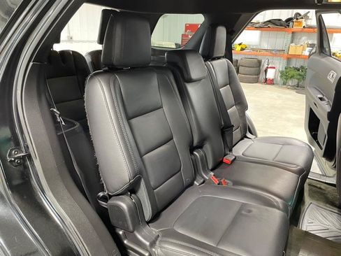Used 2014 Ford Explorer XLT w/ Equipment Group 202A AWD/4WD image 21