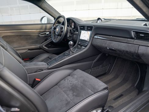 Certified 2018 Porsche 911 GT3 RWD image 27