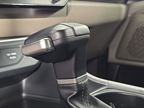 Used 2025 Kia Carnival image 21