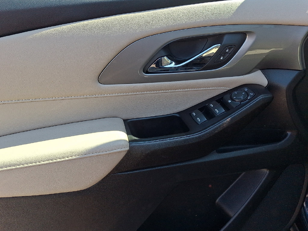 Used 2023 Chevrolet Traverse LS w/ Safety Package AWD/4WD image 13