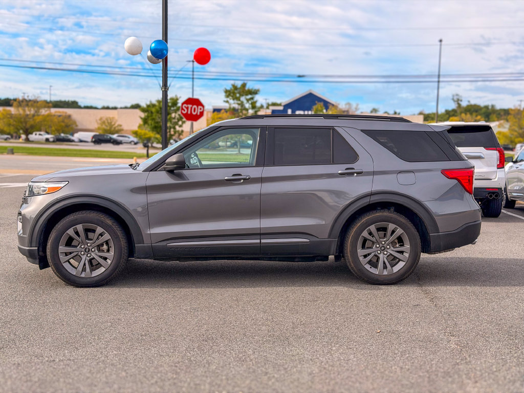 Used 2021 Ford Explorer XLT w/ Equipment Group 202A AWD/4WD image 3