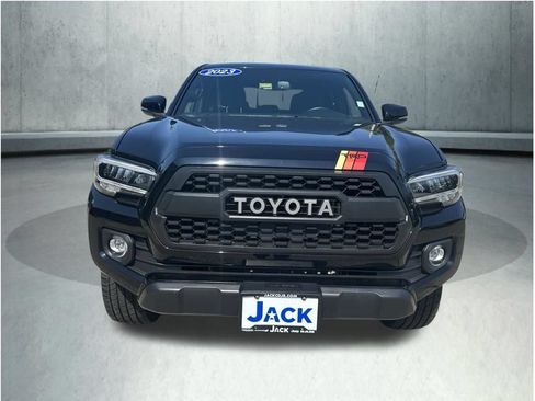 Used 2023 Toyota Tacoma TRD Off-Road AWD/4WD image 11