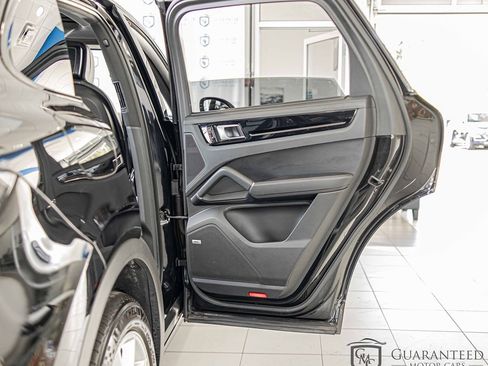 Used 2019 Porsche Cayenne S image 43
