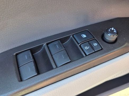 Used 2021 Toyota Camry SE image 32