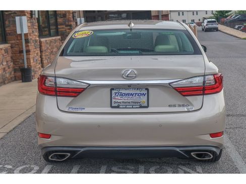 Used 2017 Lexus ES 350 w/ Premium Package FWD image 4