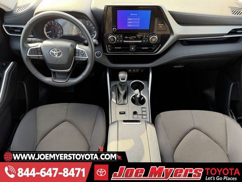 Used 2025 Toyota Highlander LE image 13