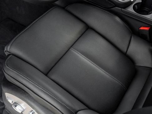 Certified 2026 Porsche Macan AWD/4WD image 22