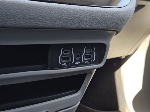 Used 2024 Chrysler Pacifica Touring-L FWD image 24