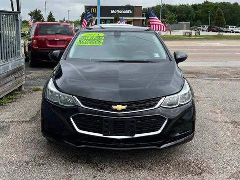 Used 2018 Chevrolet Cruze LS image 3