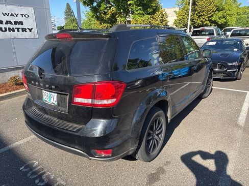 Used 2019 Dodge Journey SE w/ Connectivity Group FWD image 3