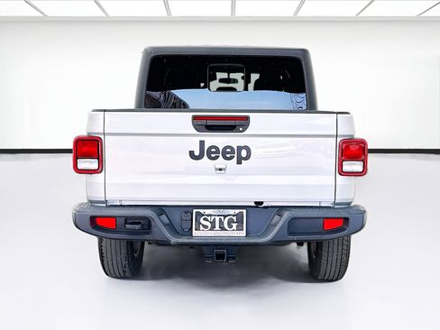 Used 2022 Jeep Gladiator Sport image 5