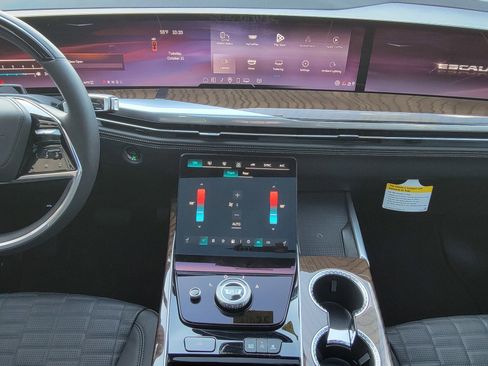 Used 2025 Cadillac Escalade Sport Platinum w/ LPO, ONYX Package image 25