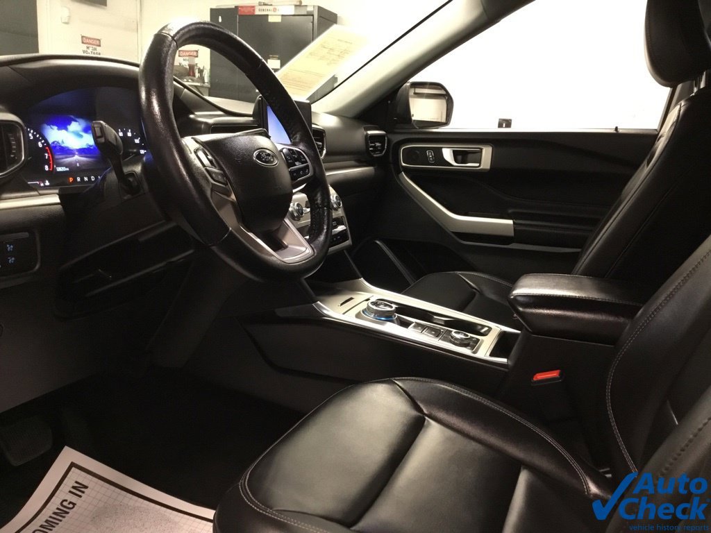Used 2022 Ford Explorer XLT w/ Equipment Group 202A AWD/4WD image 24