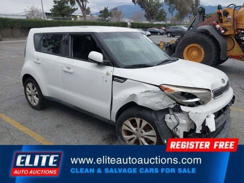 Used 2015 Kia Soul + w/ Audio Package image 1